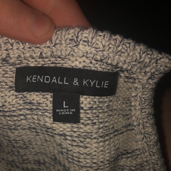 KENDALL + KYLIE CROPPED CROCHET HALTER TANK - Picture 3 of 3